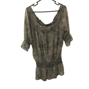 3/$15 Urban behavior oversized long off shoulder sheer blouse